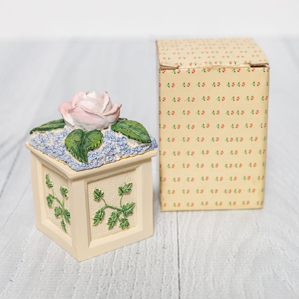 Lady Jayne Ltd - Ceramic Flower Trinket Box - Collectible Decor